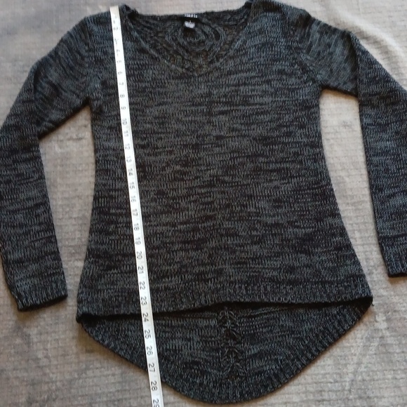 Web Knit Back Sweater By Rue 21 Women's Size Small, Gray Fall Winter Knitted Top - Picture 8 of 9